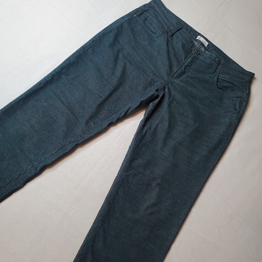 Carve Designs Women's Size 12 Straight-Leg Corduroy Pant Raw Hem Mid-Rise Green
